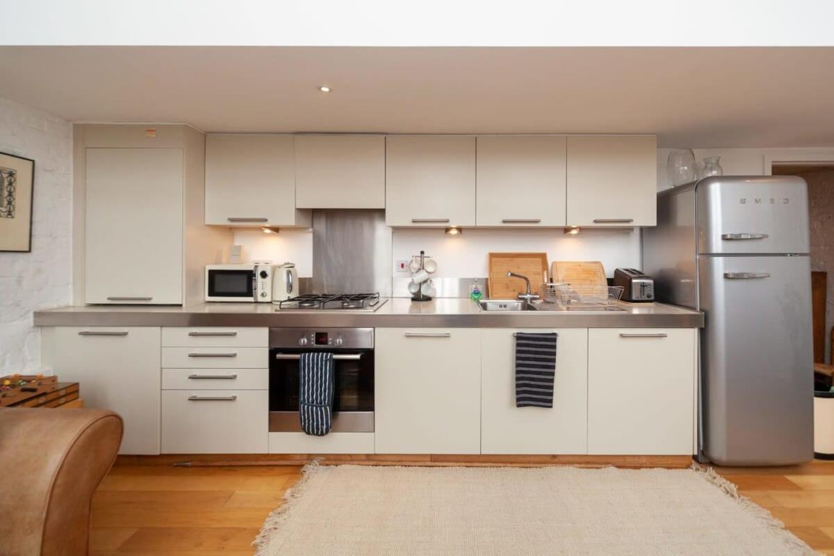 Charming 1 Bedroom Apartment In Old School House London Exterior photo