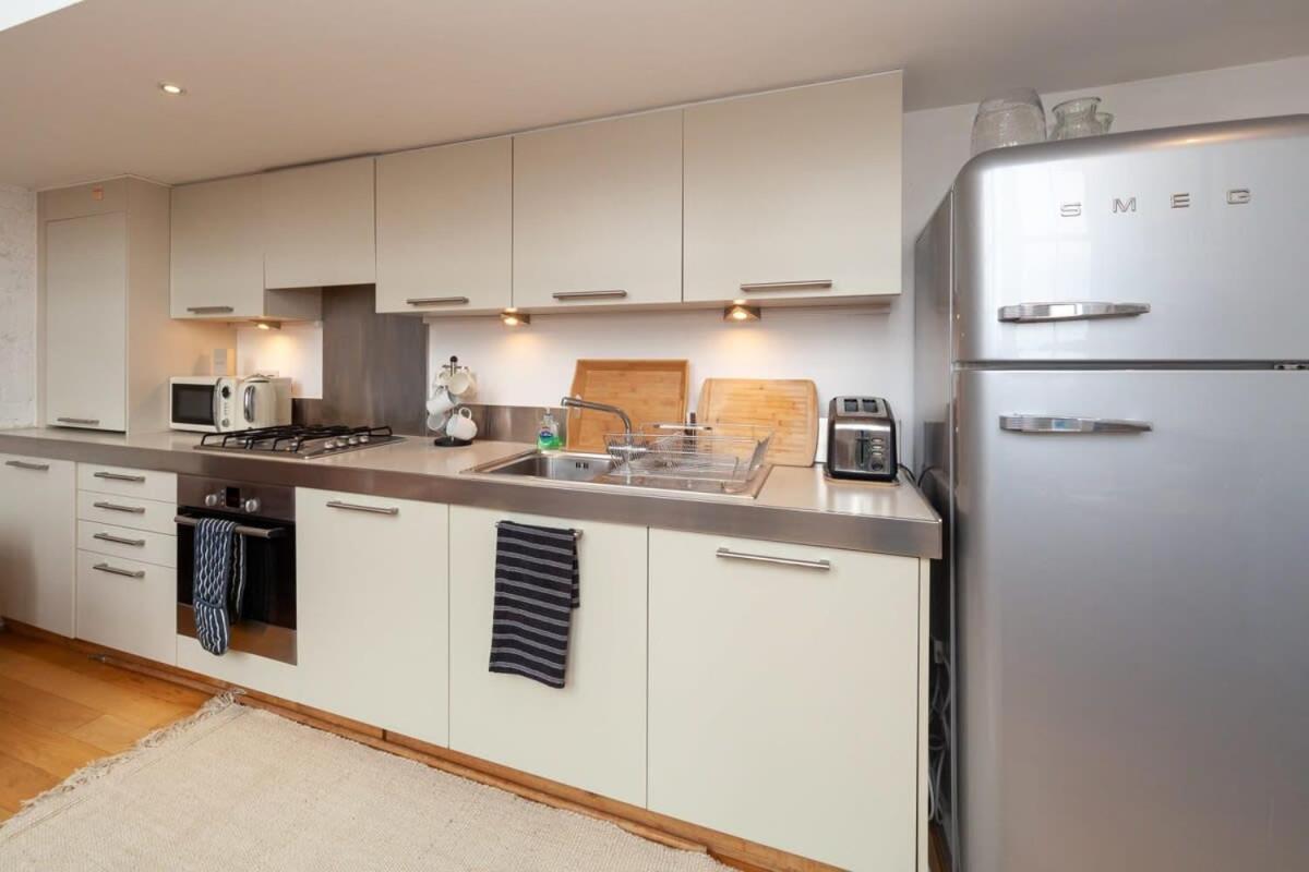Charming 1 Bedroom Apartment In Old School House London Exterior photo